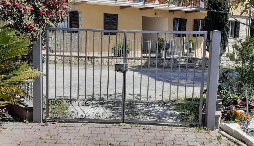 اتاق خانوادگی, Camera Privata In Villa Con Ingresso Indipendente E Grande Giardino