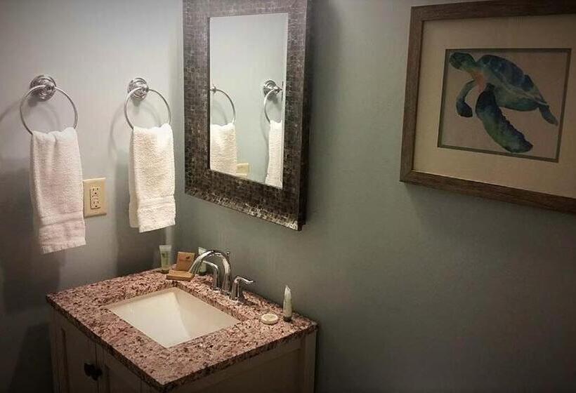 Deluxe room with river view, Edgewater Inn   St. Augustine