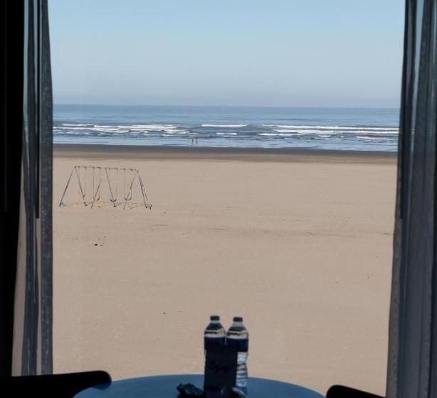 اتاق پرمیوم با چشم‌انداز دریا, The Ocean Front At Seaside