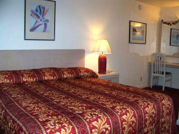 带大床的标准间, Townhouse Motel