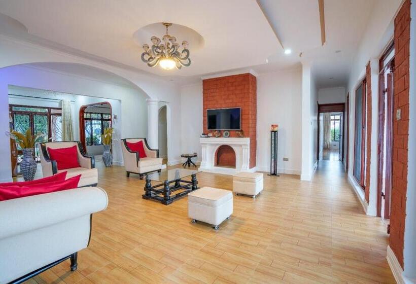 ویلای 3 خوابه, Sprunger Avenue   Tulia Homes