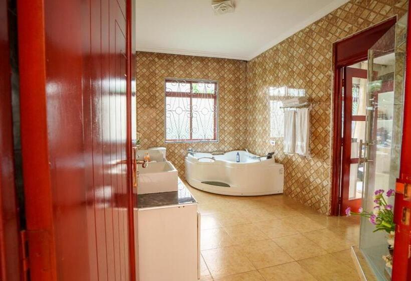 ویلای 3 خوابه, Sprunger Avenue   Tulia Homes