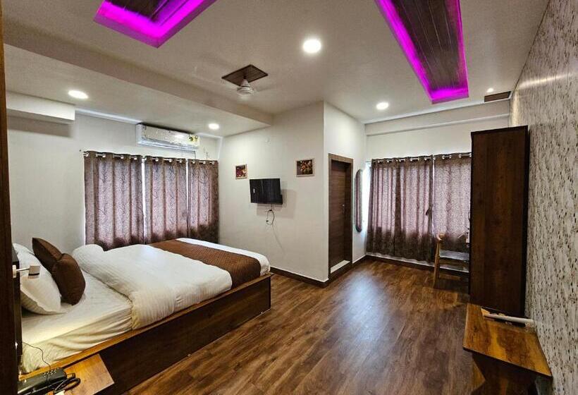 스위트, Treebo Park Palace