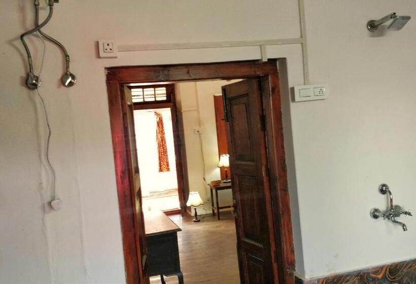 Стандартный Номер Кровать Кинг, Black Bear Cottage Khajjiar