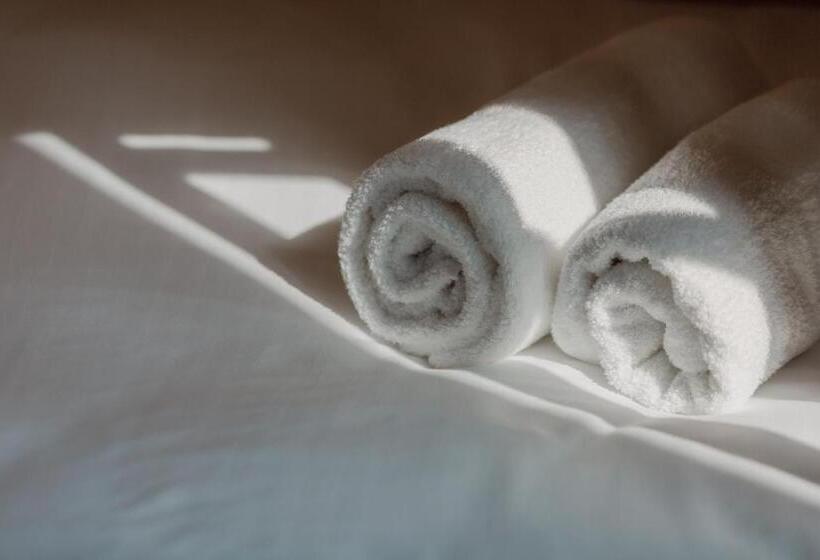 Cama em Quarto Compartilhado, 11+1 By Tumo