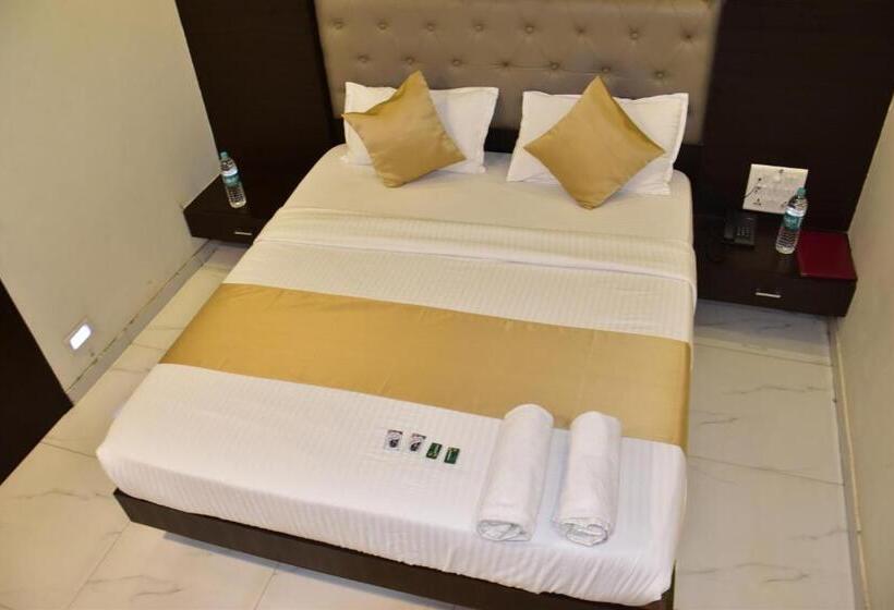 חדר דלוקס לשלושה, Bkc Palace Inn   Jio World Convention Center And Us Visa Center హోటల్ బి కే సి ప్యాలెస్ ఇన్