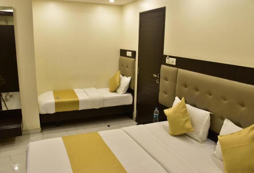 חדר דלוקס לארבעה, Bkc Palace Inn   Jio World Convention Center And Us Visa Center హోటల్ బి కే సి ప్యాలెస్ ఇన్