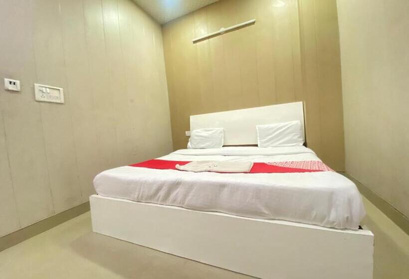 اتاق لوکس, Kartik Residency