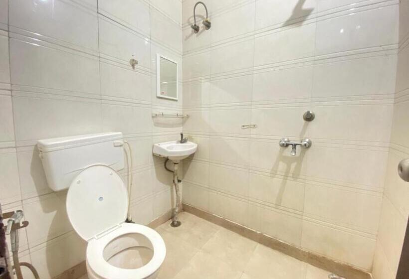 اتاق لوکس, Kartik Residency
