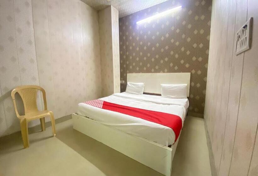 اتاق لوکس, Kartik Residency