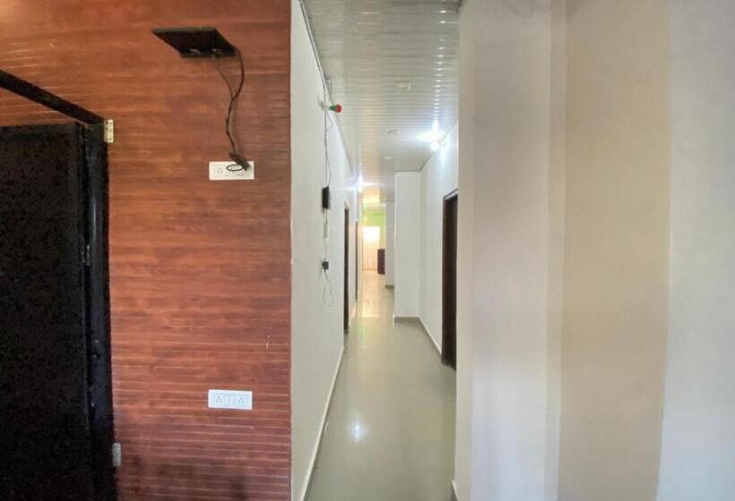 اتاق لوکس, Kartik Residency