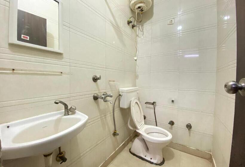 اتاق لوکس, Kartik Residency