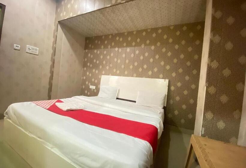 اتاق لوکس, Kartik Residency