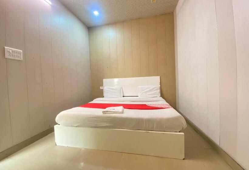 اتاق لوکس, Kartik Residency