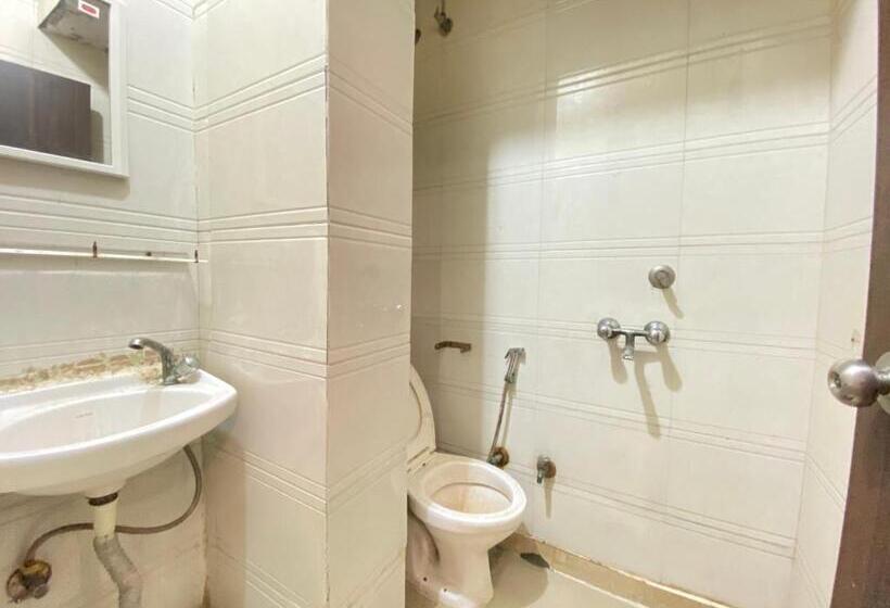 اتاق لوکس, Kartik Residency