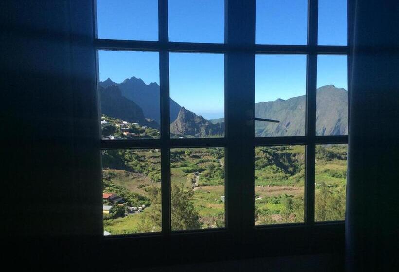اتاق استاندارد سه نفره, La Ch Tite Montagne