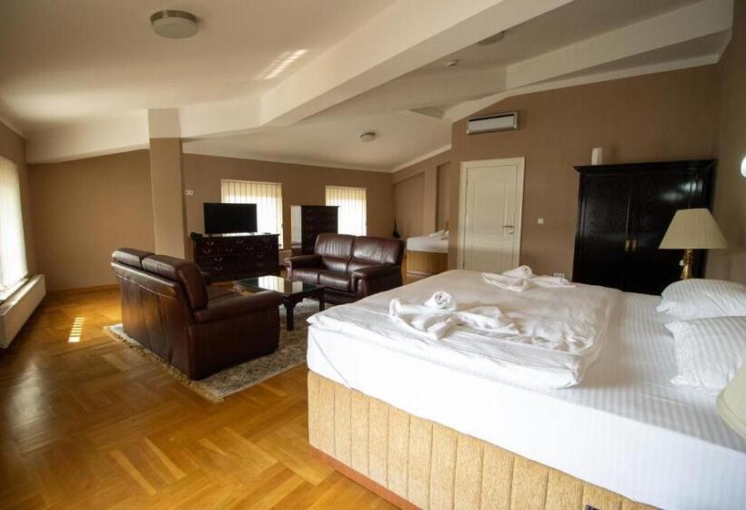 اتاق خانوادگی با سرویس بهداشتی مشترک, Home Story Sarajevo, Vogošća