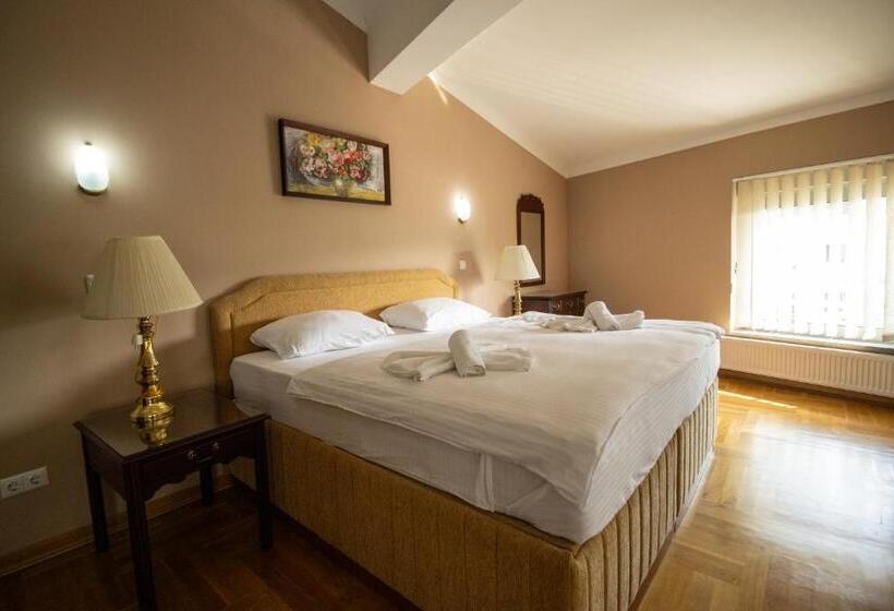 اتاق خانوادگی با سرویس بهداشتی مشترک, Home Story Sarajevo, Vogošća