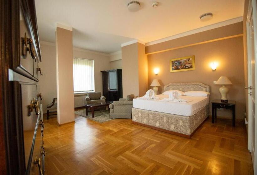 اتاق خانوادگی با سرویس بهداشتی مشترک, Home Story Sarajevo, Vogošća