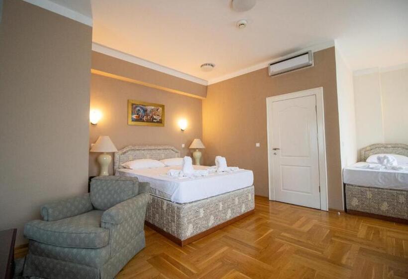 اتاق خانوادگی با سرویس بهداشتی مشترک, Home Story Sarajevo, Vogošća