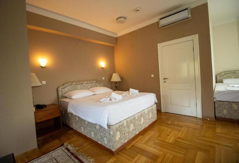 اتاق خانوادگی با سرویس بهداشتی مشترک, Home Story Sarajevo, Vogošća