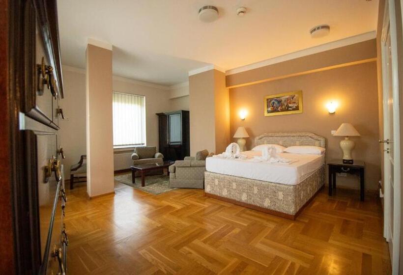 اتاق خانوادگی با سرویس بهداشتی مشترک, Home Story Sarajevo, Vogošća