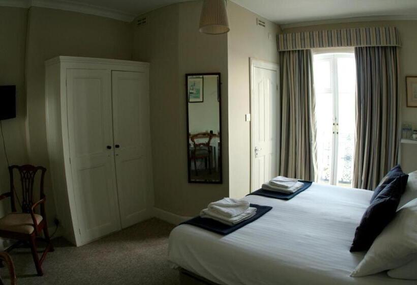 스탠다드 룸 킹사이즈 침대, Royal London Yacht Club
