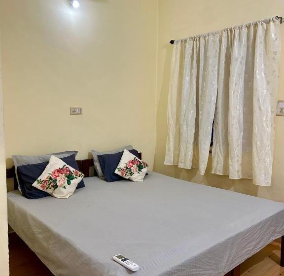 اتاق لوکس, Anjunapalms Guesthouse