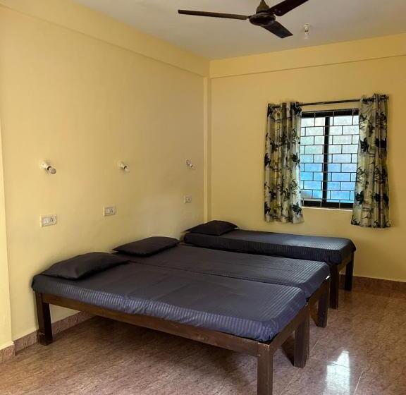 اتاق استاندارد سه نفره, Anjunapalms Guesthouse