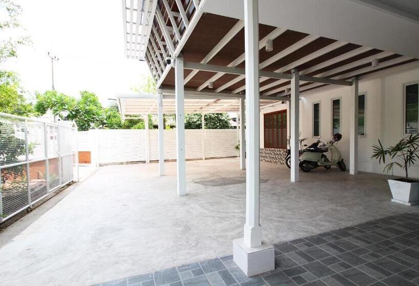اتاق استاندارد, Room In Guest Room   Baan Khunphiphit Homestay