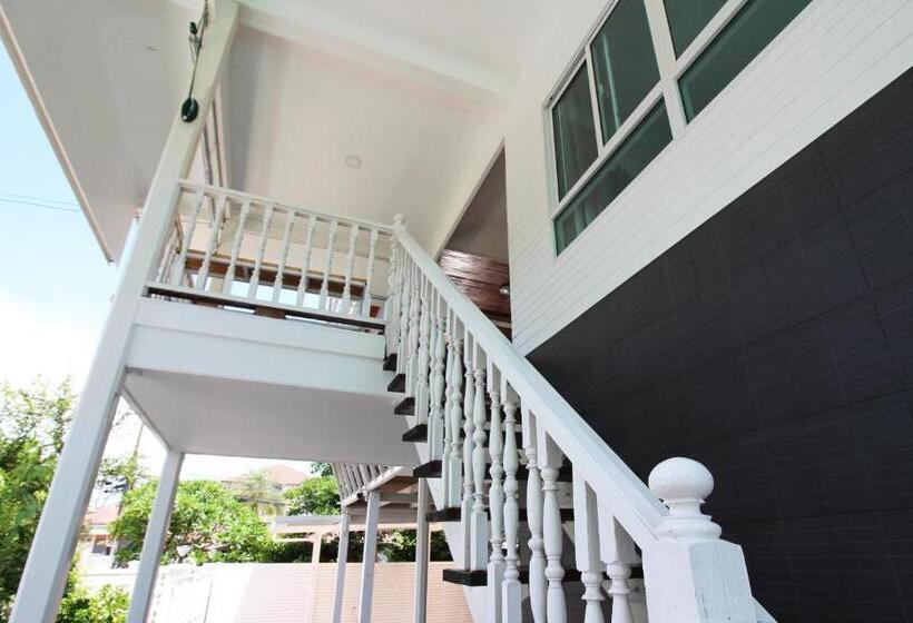 اتاق استاندارد, Room In Guest Room   Baan Khunphiphit Homestay