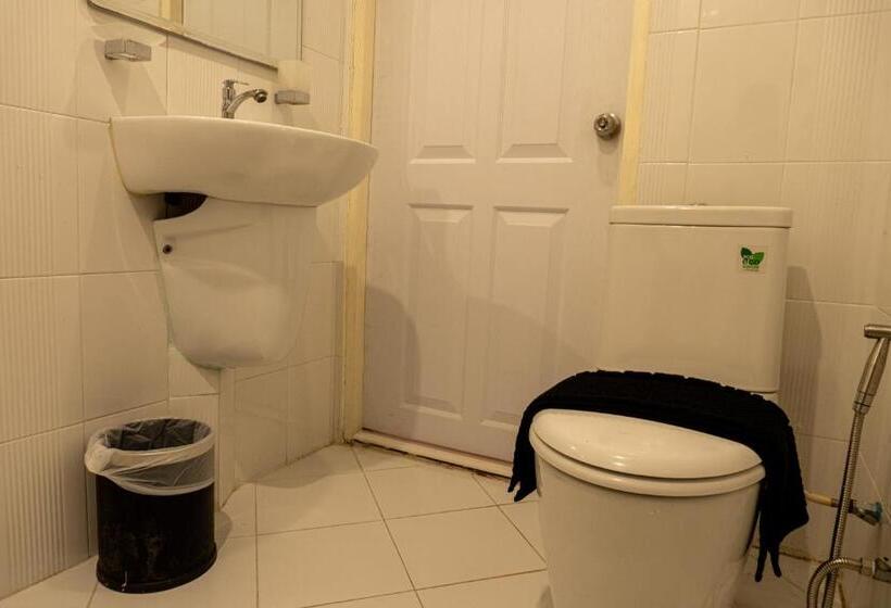 اتاق لوکس, The White Rabbit Hostel