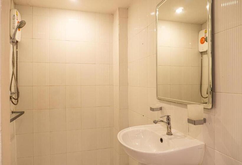 اتاق لوکس, The White Rabbit Hostel