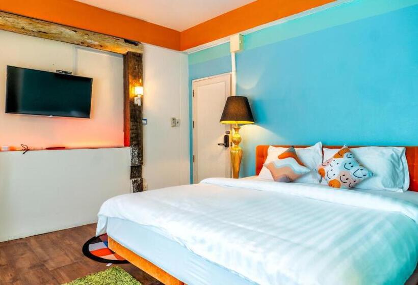 اتاق لوکس, The White Rabbit Hostel