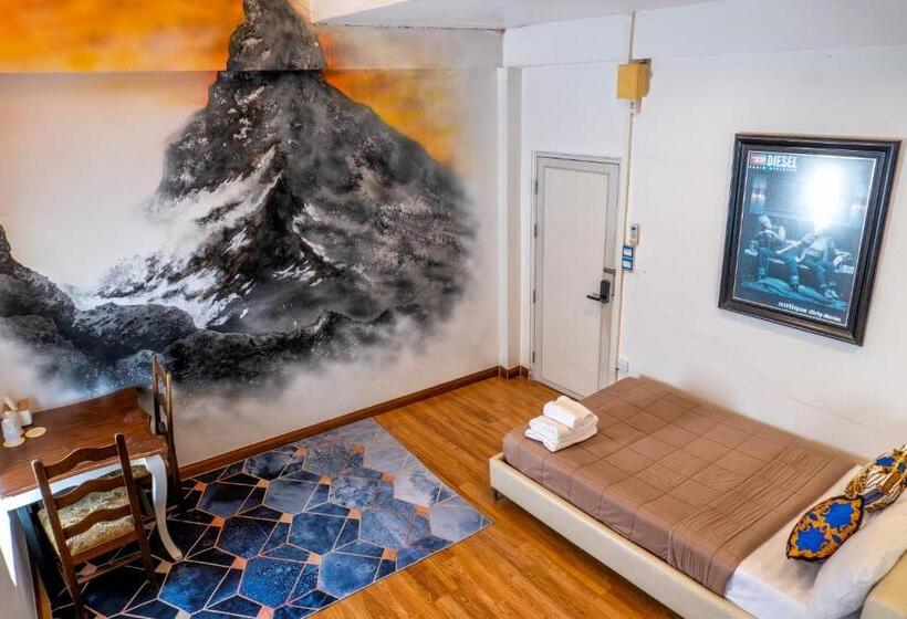 استودیوی استاندارد, The White Rabbit Hostel
