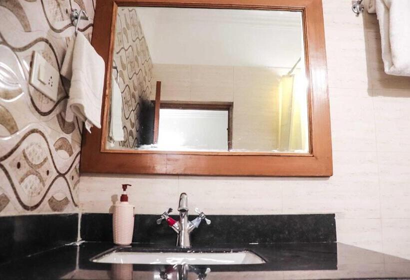 اتاق کلاسیک سه تخته, Collection O 81374 Priyanka Resort