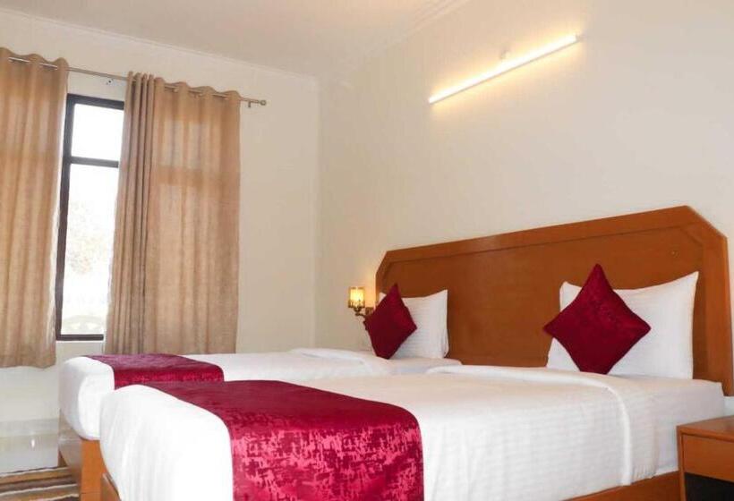 اتاق کلاسیک سه تخته, Collection O 81374 Priyanka Resort