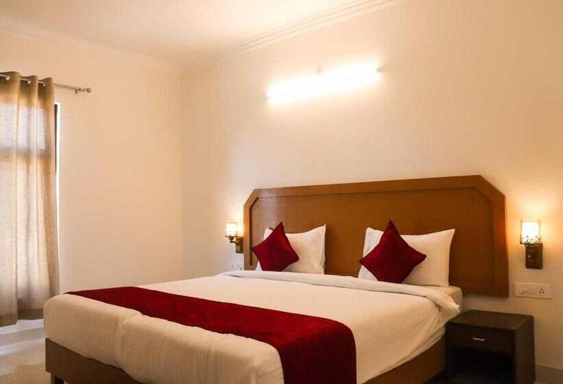 اتاق کلاسیک سه تخته, Collection O 81374 Priyanka Resort