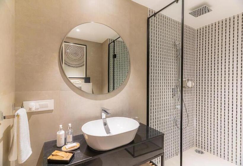 스탠다드 룸 킹사이즈 침대, Nivasana Manali   A Luxury Boutique