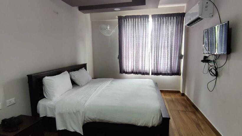 Трехместный Номер Классика, Oyo Flagship Hotel Sai Aliyar