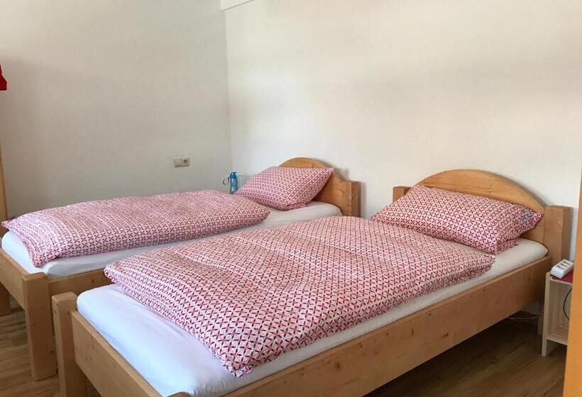 Номер Стандарт, Pension Grüner Baum