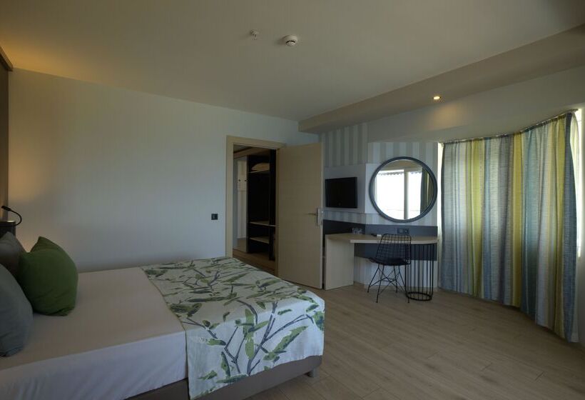 패밀리 룸, Eos Beach Resort