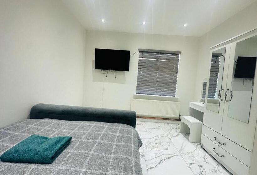 Апартаменты 2 Спальни, Knightsbridge Court