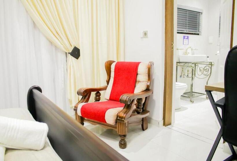 اتاق استاندارد با چشم‌انداز استخر, Pitikwe Hill Guesthouse
