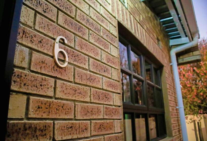 اتاق لوکس, Pitikwe Hill Guesthouse