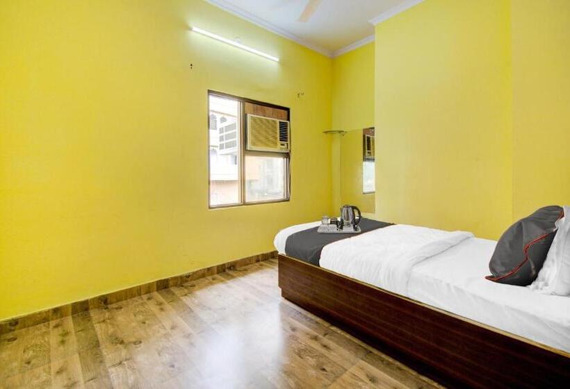 اتاق کلاسیک سه تخته, Oyo Flagship Hotel J.n.d