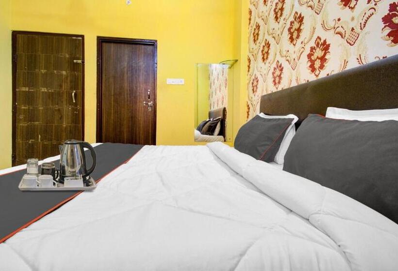 اتاق کلاسیک سه تخته, Oyo Flagship Hotel J.n.d