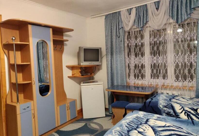 اتاق استاندارد سه نفره, зима літо