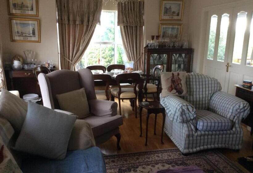 اتاق لوکس, Keyfield House