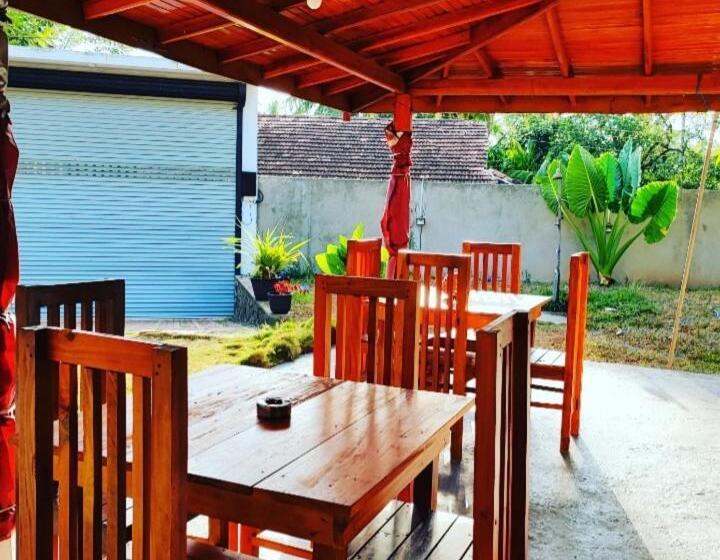 Номер Economy, Tharurashmi Sea Pond Villa & Surf Hostel   Hiriketiya